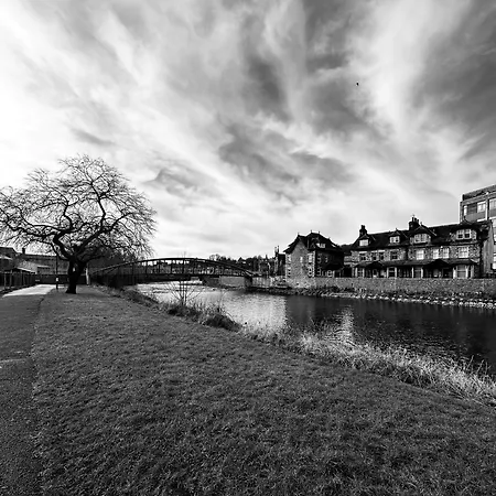 Charming Riverside With Parking Appartement *