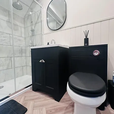 Charming Riverside With Parking * Кендал