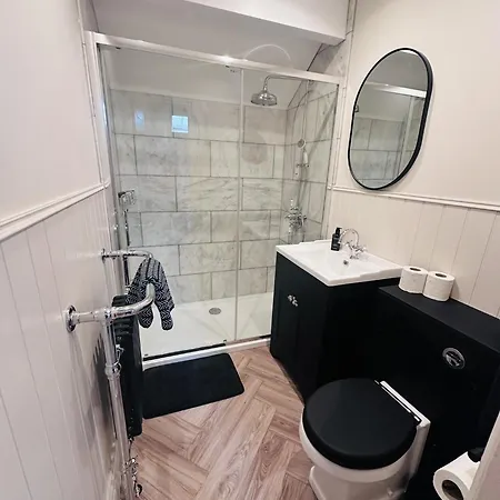 Charming Riverside With Parking Апартаменты Кендал